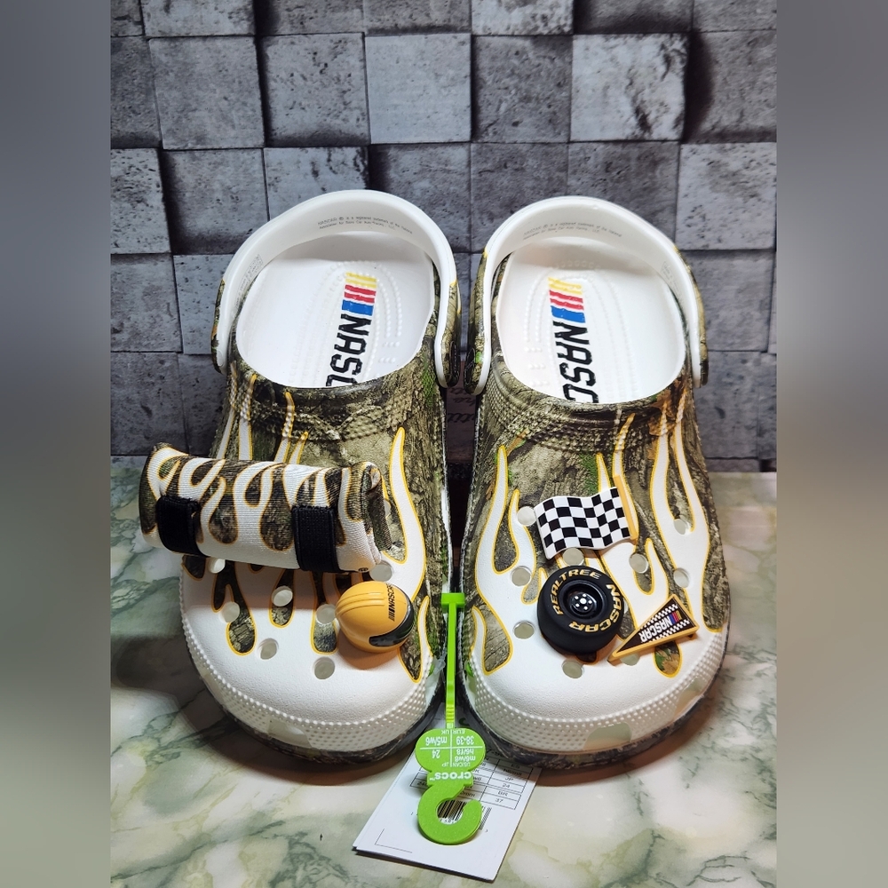 CROCS Nascar Realtree Classic Clog Men's Size 6  Women's Size 8 Limited Edition